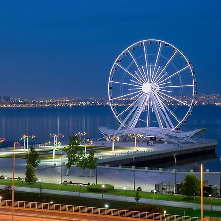Sheraton Baku Intourist Extérieur photo The Ferris wheel at the park