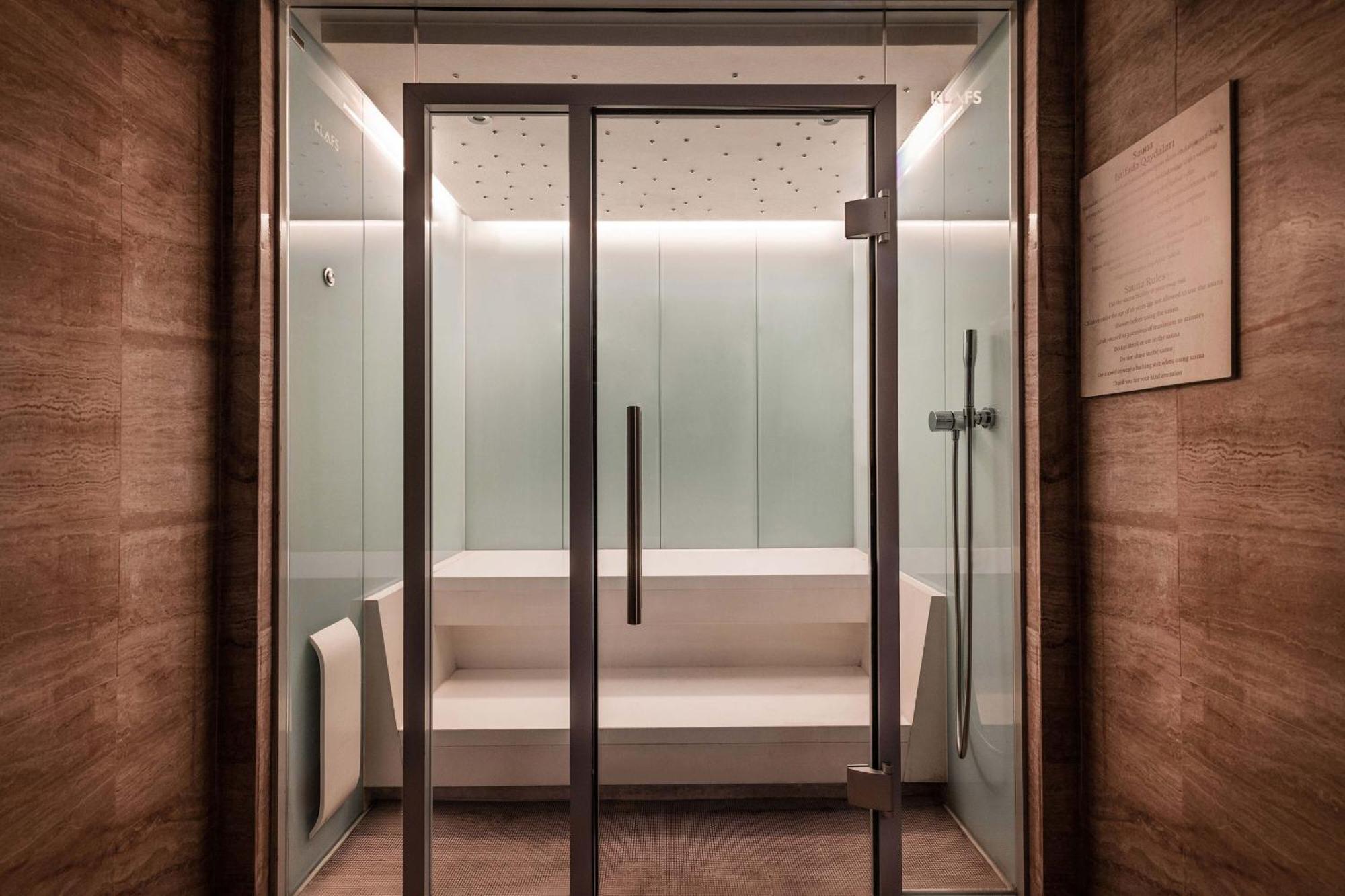 Sheraton Baku Intourist Extérieur photo A shower with a shower tray