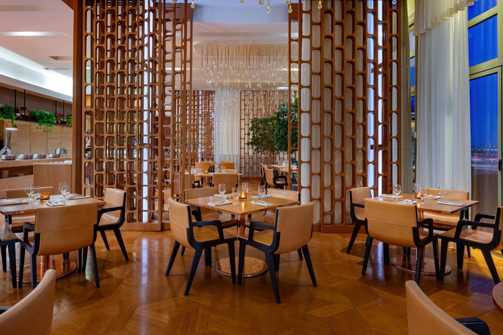 Sheraton Baku Intourist Extérieur photo The restaurant