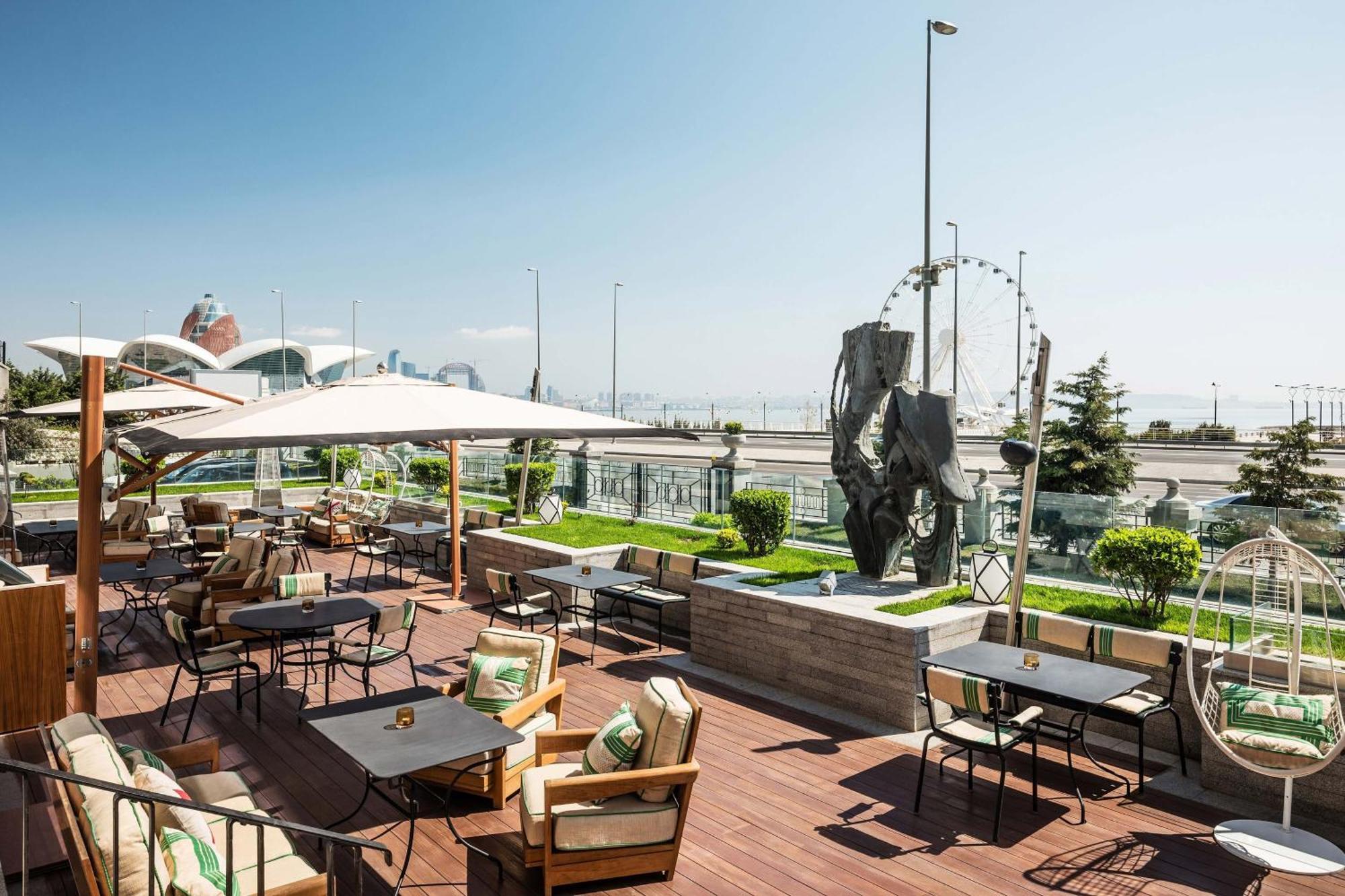 Sheraton Baku Intourist Extérieur photo The Sky Bar