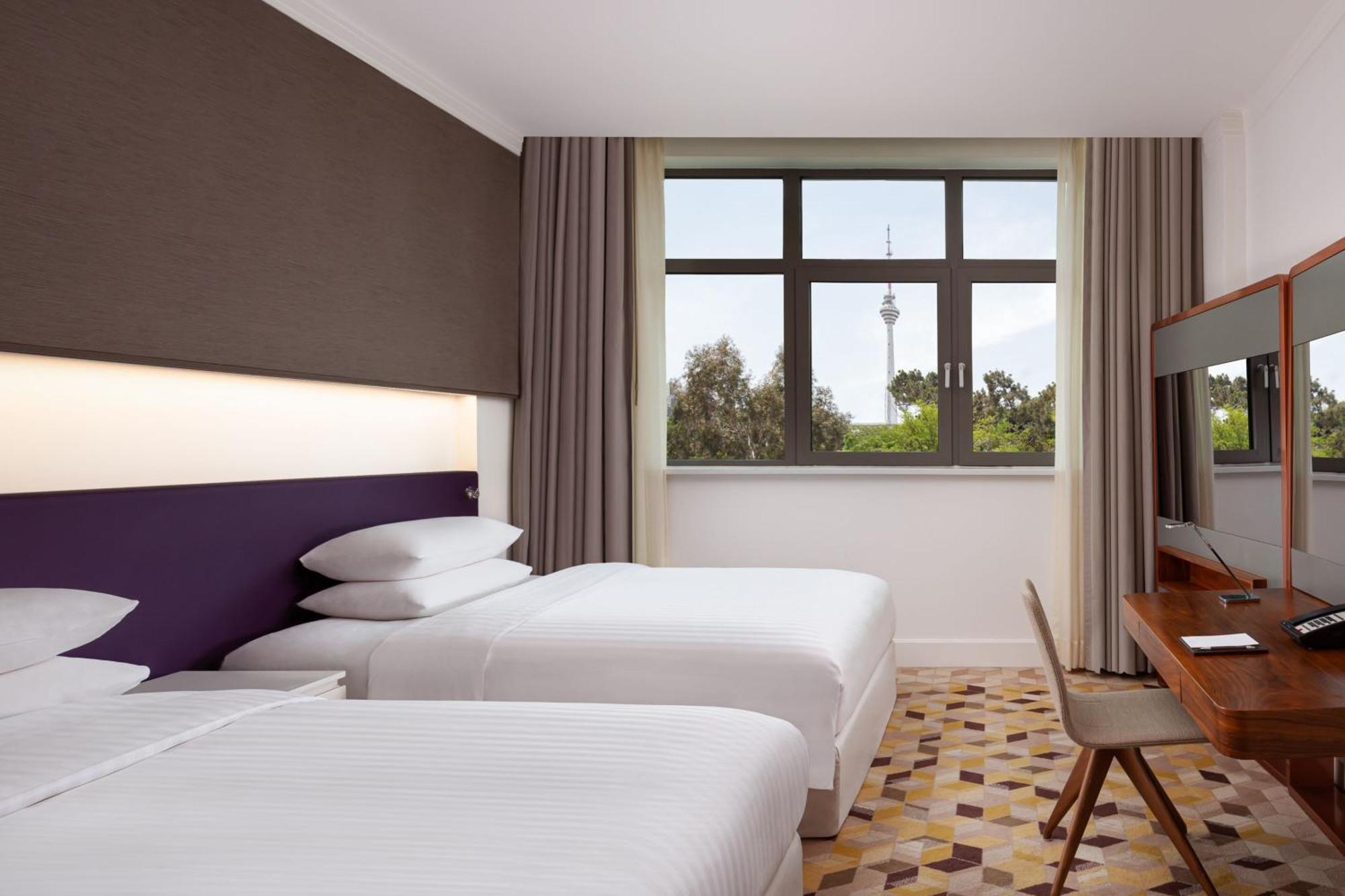 Sheraton Baku Intourist Extérieur photo A room at the hotel