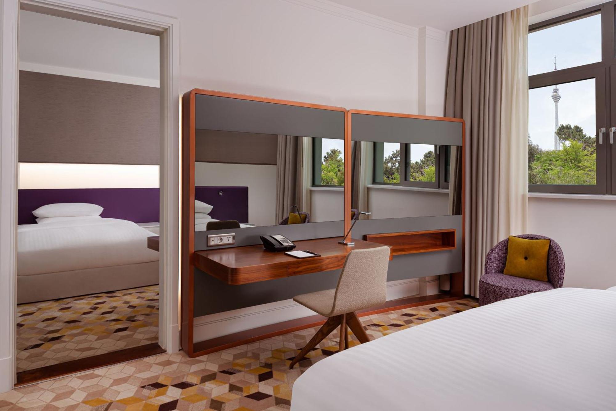 Sheraton Baku Intourist Extérieur photo A room at the hotel